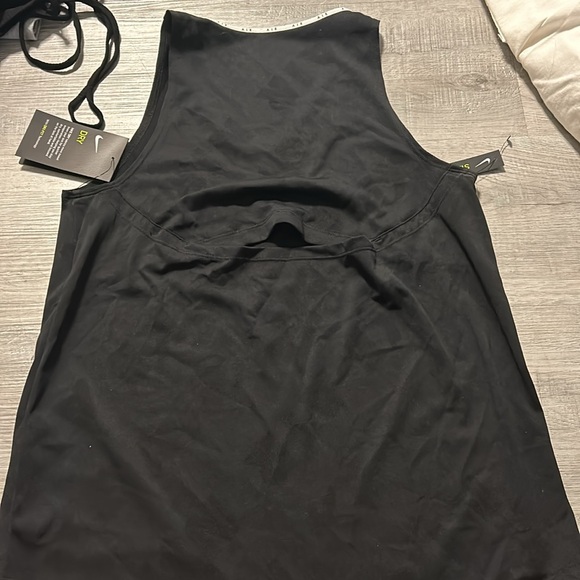 NIKE TANK TOP BNWT. - Picture 4 of 4